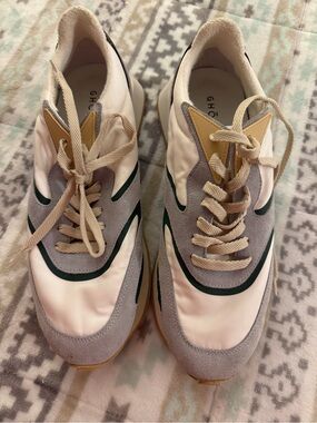 Men’s Beige & Light Gray Lace-Up Sneakers with Green Accent